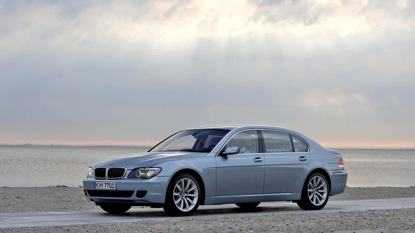 BMW Hydrogen 7 nu a prins, deși promitea multe. În schimb, modelele electrice pe baterii ale grupului BMW au prins foarte bine, compania dobândind 11% din piața europeană de EV-uri