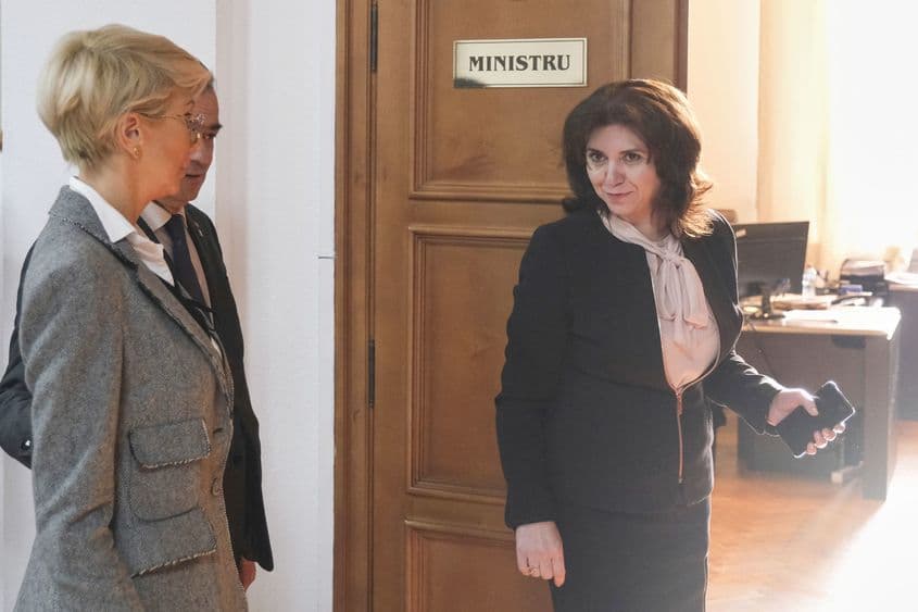 Monica Anisie la 7 noiembrie 2019, în ziua în care și-a preluat mandatul de Ministru al Educației, alături de premierul Ludovic Orban și de vicepremierul Raluca Turcan. FOTO Alexandru Prepeliță / INQUAM PHOTOS