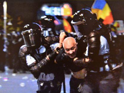 Pensionarului bătut i s-a întocmit dosar penal: "Au zis că sunt ca Bruce Lee, că i-am lovit cu piciorul în cască"