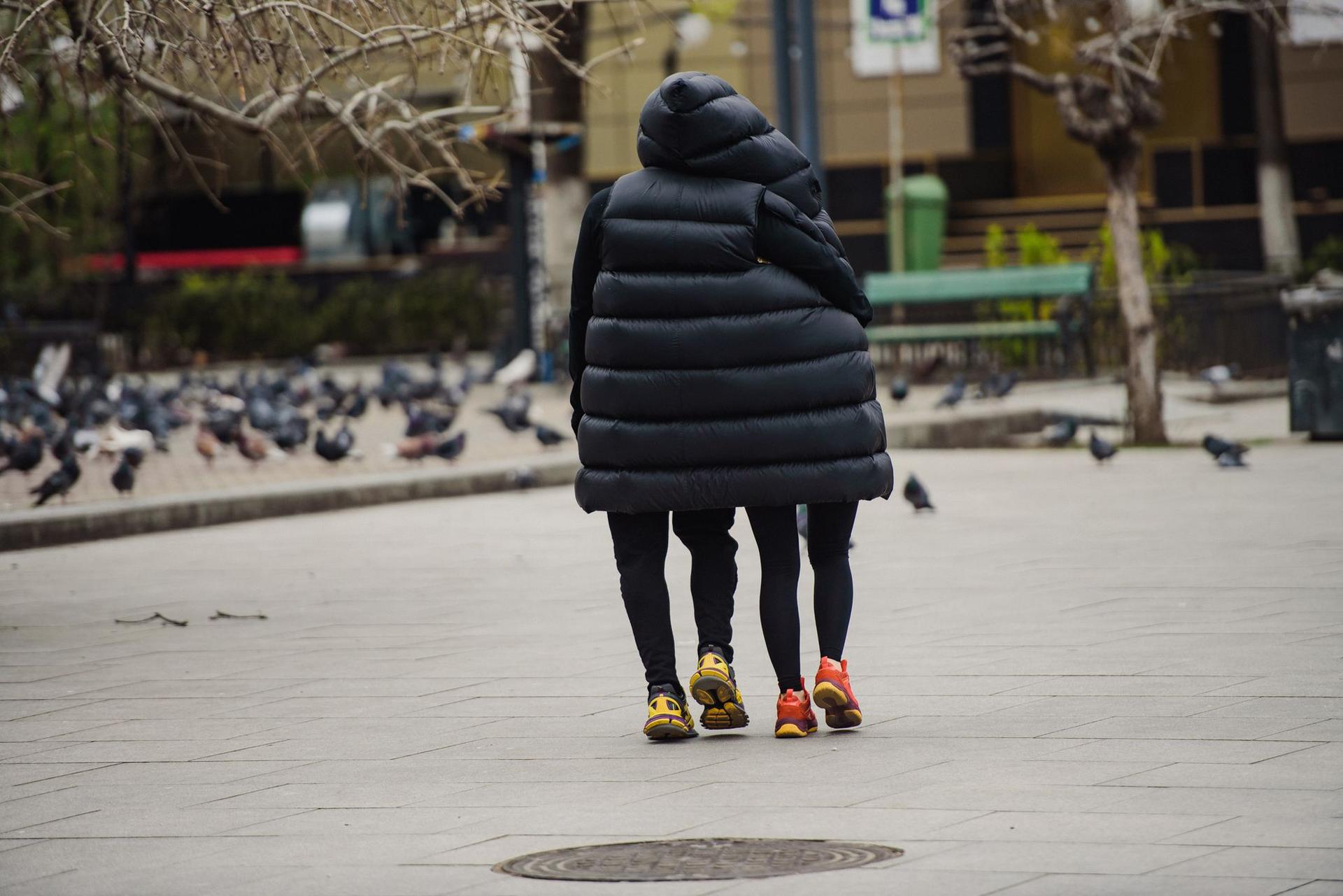 Distanțarea socială a separat familii, ne-a trimis în depresie și ne-a făcut să ne închidem în case. Până când mulți dintre noi n-au mai rezistat. Foto: Lucian Muntean