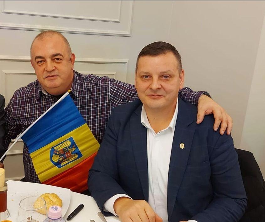 Adrian Tudor (stânga) și candidatul PSD la primăria Tulcea, Dragoș Simion.