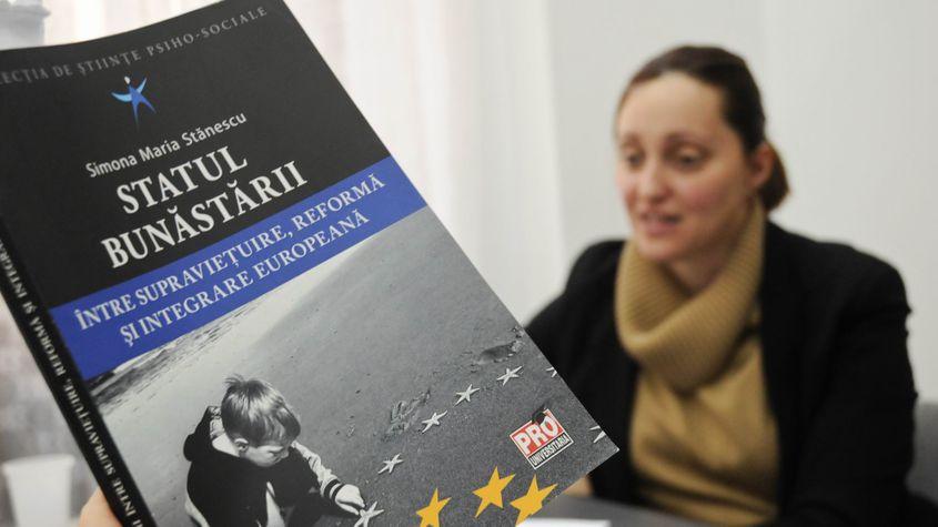 Cartea pentru care Simona Stănescu a fost premiată de Academia Română.