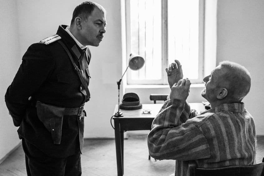 Pistolul și poezia, față în față