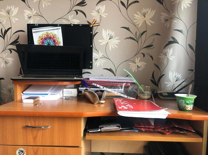 Foto: Biroul Liei într-o zi normală de școală online