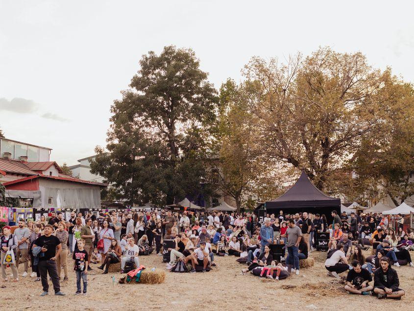 Cea de-a XII-a ediție a festivalului Femei pe Mătăsari își dorește să arate că o poveste bine spusă are puterea de a schimba percepția asupra unei străzi. Foto: Facebook Femei pe Mătăsari