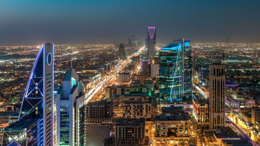 Bunăstarea Arabiei Saudite se bazează aproape integral pe petrol. Rezerva de 500 de miliarde de dolari s-ar putea să nu fie suficientă pe termen lung. Foto: Wajd Abu Rmadan | Dreamstime.com