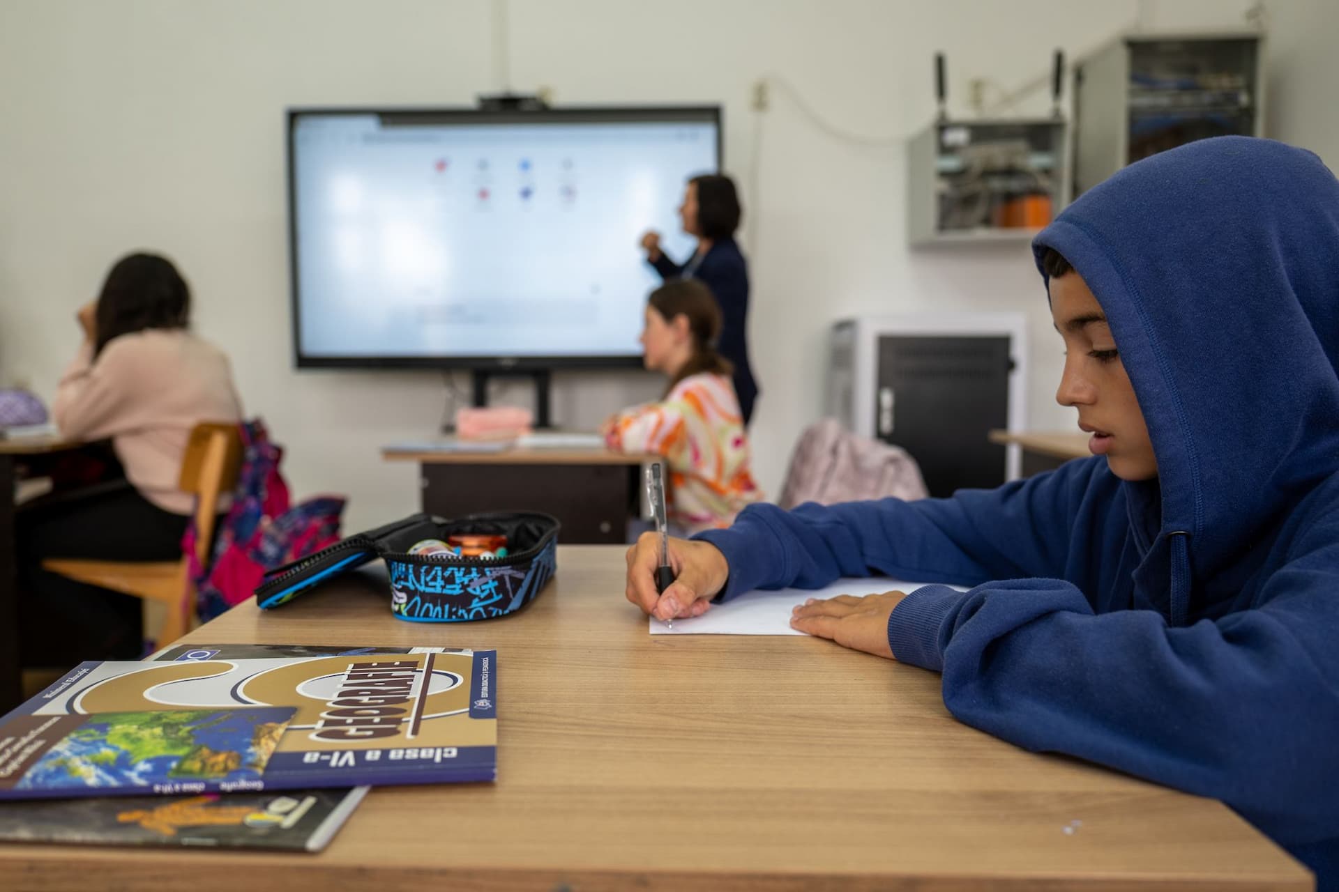 Școala Budești a reușit să cumpere table inteligente și tablete pentru copii. Foto: Raul Ștef