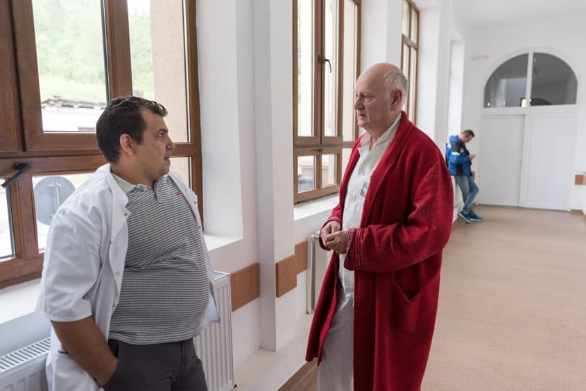 Doctorul Issa și colegul său Ioan David.