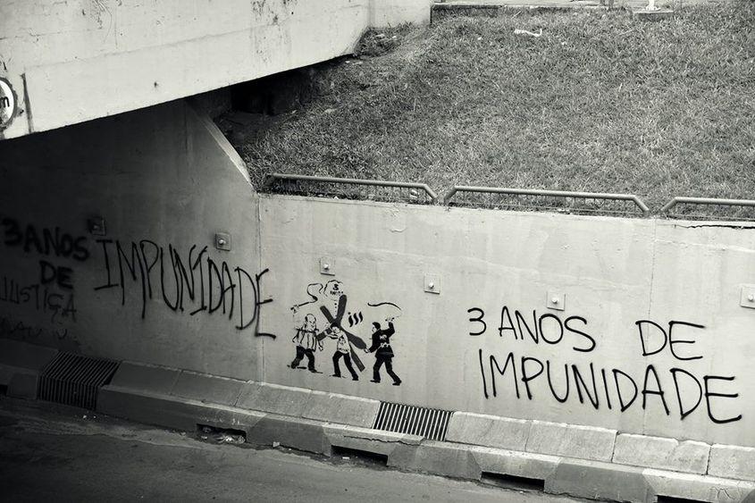 Graffiti în Santa Maria: au trecut trei ani fără ca vinovații pentru incendiul din Kiss să fi fost pedepsiți.