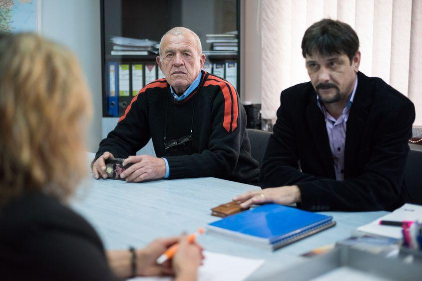 Augustin Maxim (în stânga), viceprimarul care a trădat în două rânduri alianța PSD-ALDE. Foto: Raul Ștef