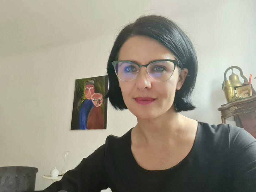 Raluca Gordan, psiholog clinician și psihoterapeut, spune că adolescenții pot manifesta simptome de anxietate sau depresie după un an în care au trecut prin izolare, școală online și perioade în care nu au putut să-și experimenteze libertatea FOTO Arhiva personală