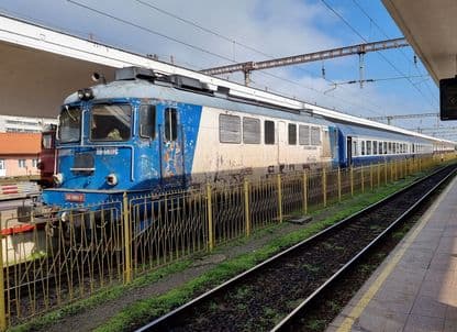 Transportul feroviar din România, un pacient cu hemoragie: din 11.000 de km de cale ferată, doar 600 sunt într-o stare decentă. Ce s-a întâmplat cu banii din PNRR alocați rețelei feroviare