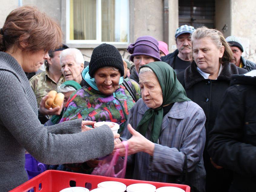 Acțiune la Cluj a voluntarilor de la "O masă caldă".
Foto: omasacalda.ro
