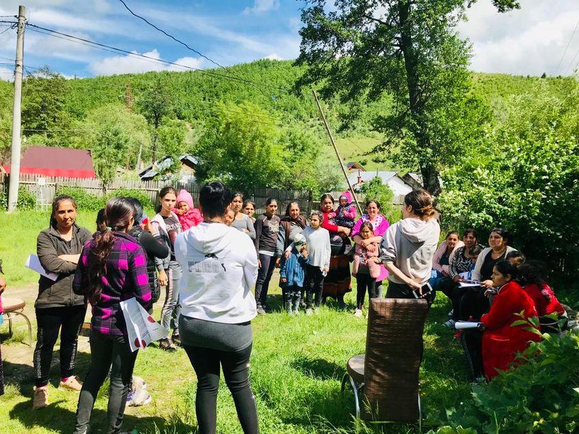 Pentru femeile din comunitățile vulnerabile ale României, accesul la servicii de sănătate și siguranță e plin de obstacole. Foto: centrul FILIA
