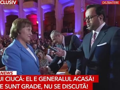 Town Hall în Casa Poporului. „Provincialismul faraonic” de care dă dovadă Antena 3 în încercarea de a umaniza prezidențiabilii României