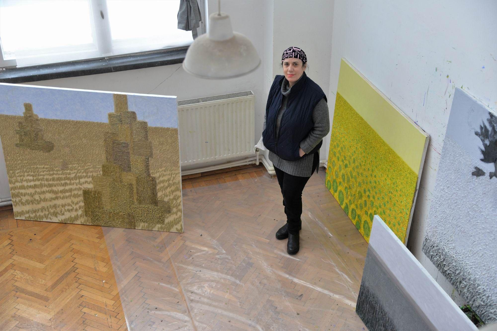 Picturile artistei Florica Prevenda din atelierul său din Pangratti, București. Foto Lucian Muntean