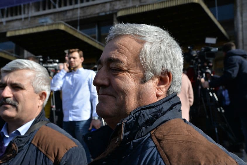 Delegați din Teleorman, așteptând să intre la Congres.