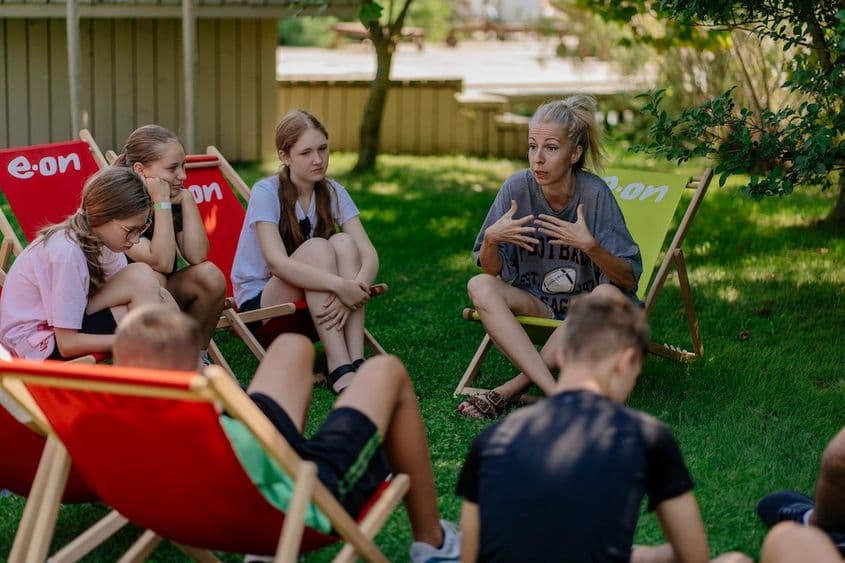 Miruna Berescu, directoare Anonimul, la un workshop pentru copii la Anonimul 2023. Foto: Sabina Costinel / Facebook Anonimul