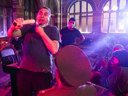 „Fotbal pe terenul de tenis” – despre imposibila dilemă morală din filmul Kontinental ’25. INTERVIU cu regizorul Radu Jude