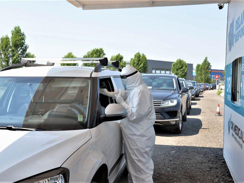 Testarea pe scară largă ar fi cheia punerii sub control a pandemiei. Foto: Lucian Muntean