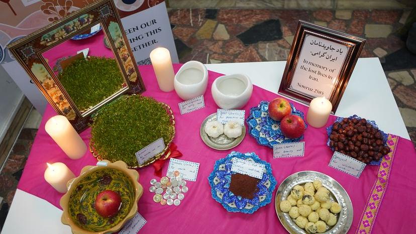 Haft-Sin, masa tradițională de Nowruz, la Muzeul Țăranului Român. Foto: Rebecca Olărescu