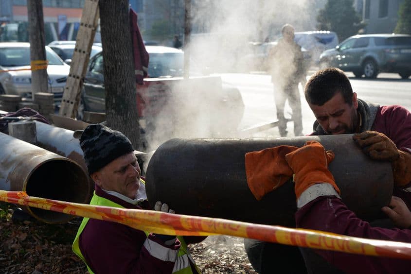 Lucrări la rețeaua de termoficare RADET pe strada Nicolae Caramfil, Sector 1 București. Foto: Lucian Muntean