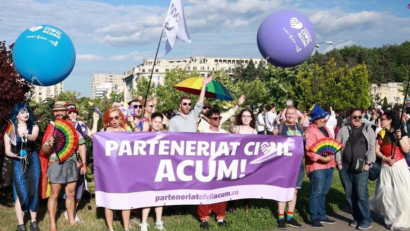 România nu pune în aplicare deciziile CEDO, iar proiectele pentru parteneriatul civil sunt ținute la sertar în Parlament din 2019. Foto: MozaiQ