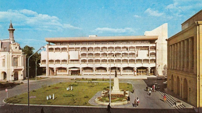 Când începi să numeri eroii Revoluției din Botoșani, te întrebi cum au putut încăpea în această mică piață