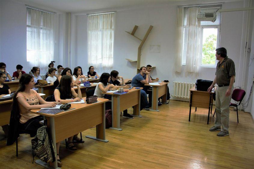 Toropiți de căldură, elevii nu simt frumusețea matematicii.