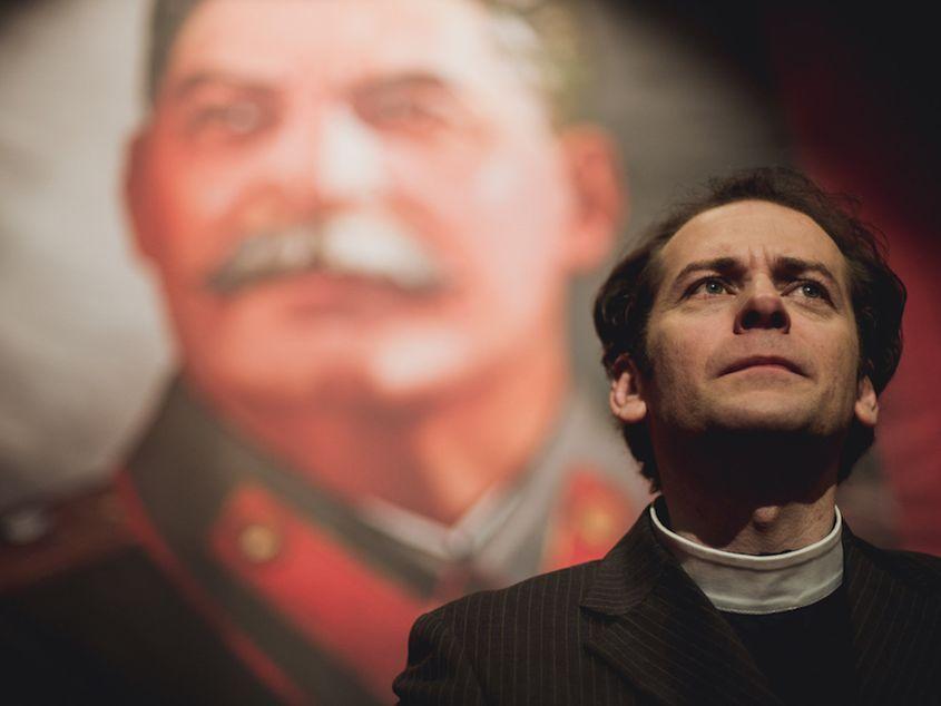 Emil Măndănac, în rolul pastorului Richard Wurmbrand din filmul "Torturat pentru Hristos". Sursa foto: Idea Film Distribution