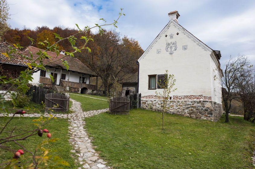 Casele de oaspeți ale prințului Charles de la Valea Zălanului. Foto: Alexandru Boghian