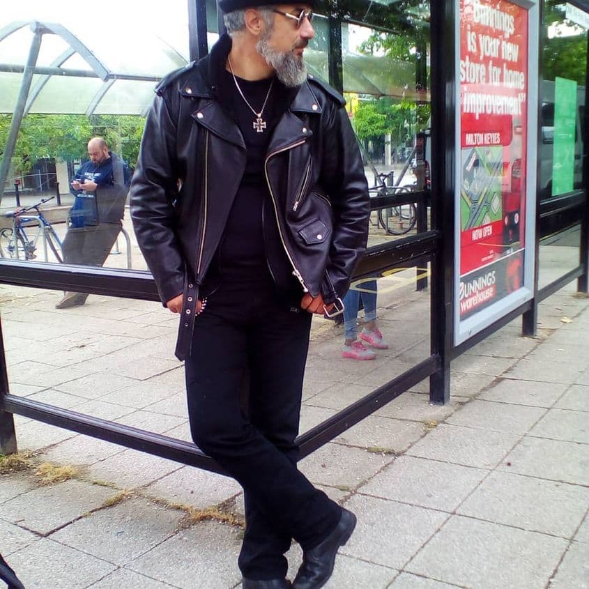 Marian Motocu privește în zare. Fotografie via Instagram