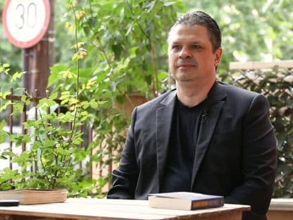 Prețul uriaș al corupției, calcule cu pixul pe hârtie. Suntem noi mai defecți moral? De unde poate să vină schimbarea. Interviu Video cu Ștefan Liiceanu