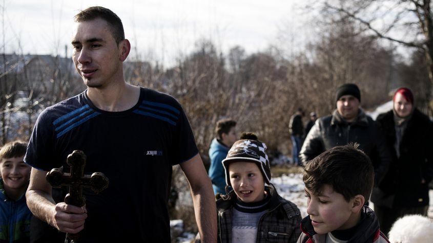 Teodor Șolt (30 de ani) a recuperat crucea din apele Bistriței