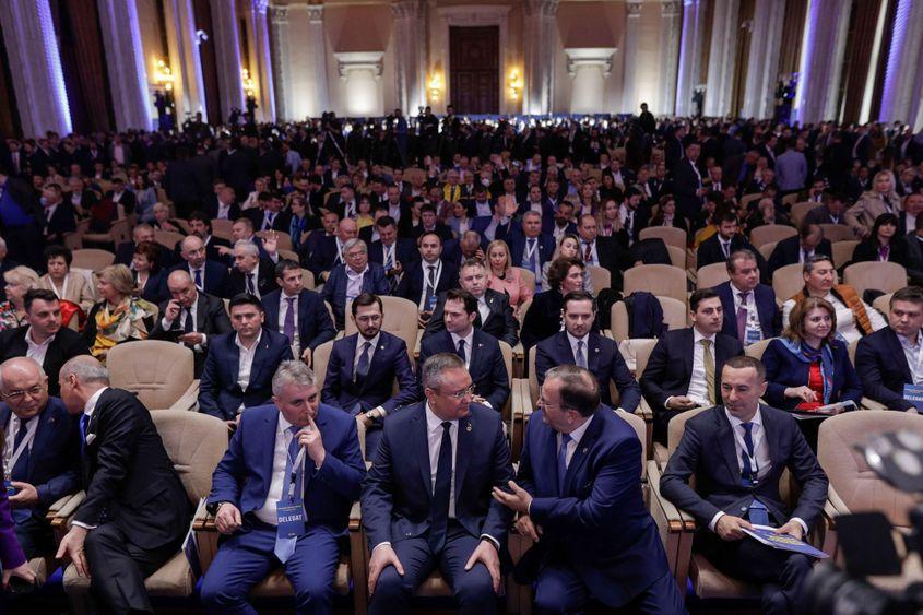 Partidele tradiționale, precum PNL, nu și-au pus problema să promoveze femeile, ele fiind o prezență stingheră într-o mare de bărbați. Doar 18.8% dintre parlamentarii PNL sunt femei. Foto: George Călin / Inquam Photos