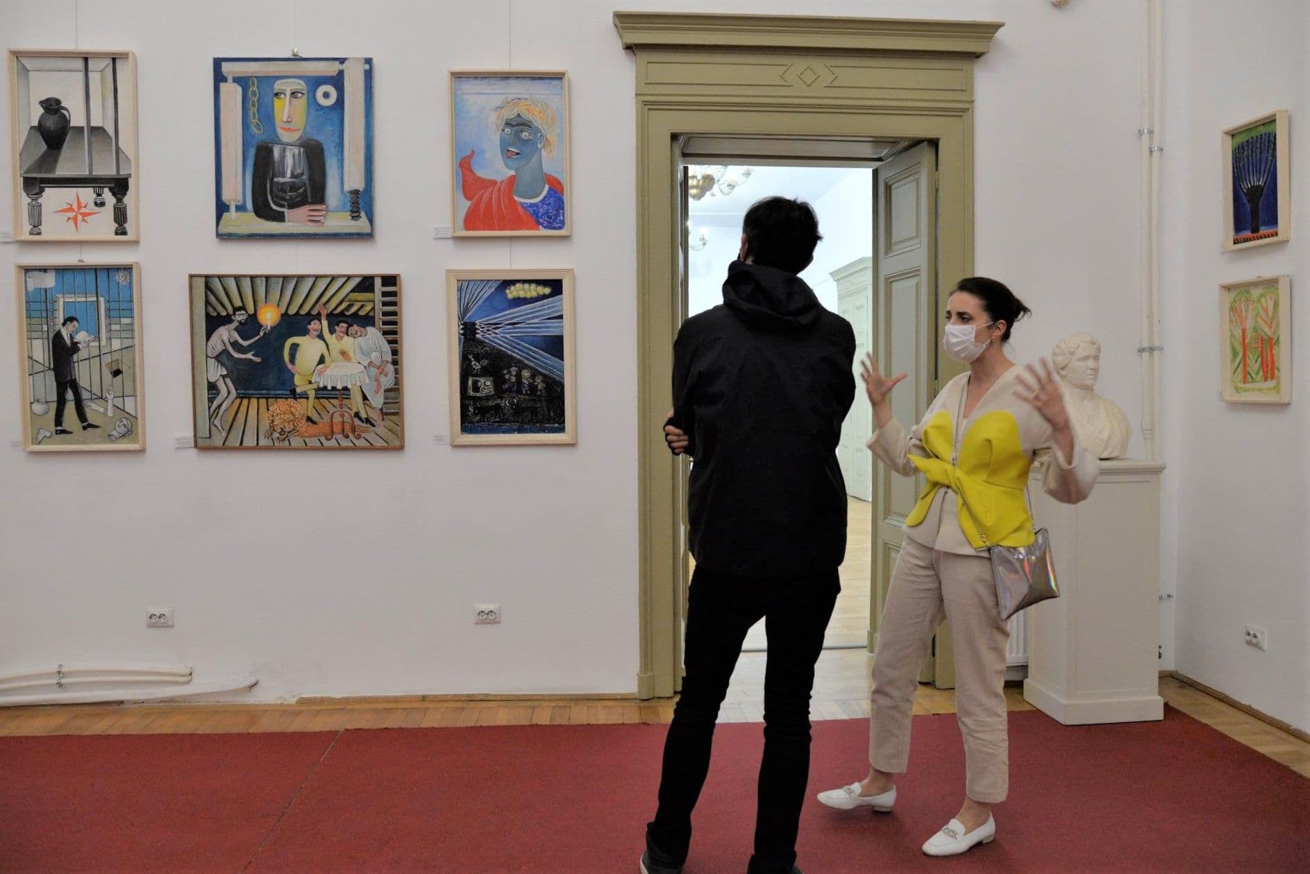 Victoria Nagy Vajda a organizat expoziția aniversară 100 de ani a artistei Valentina Rusu Ciobanu la Palatul Suțu, decembrie 2020. Foto Lucian Muntean