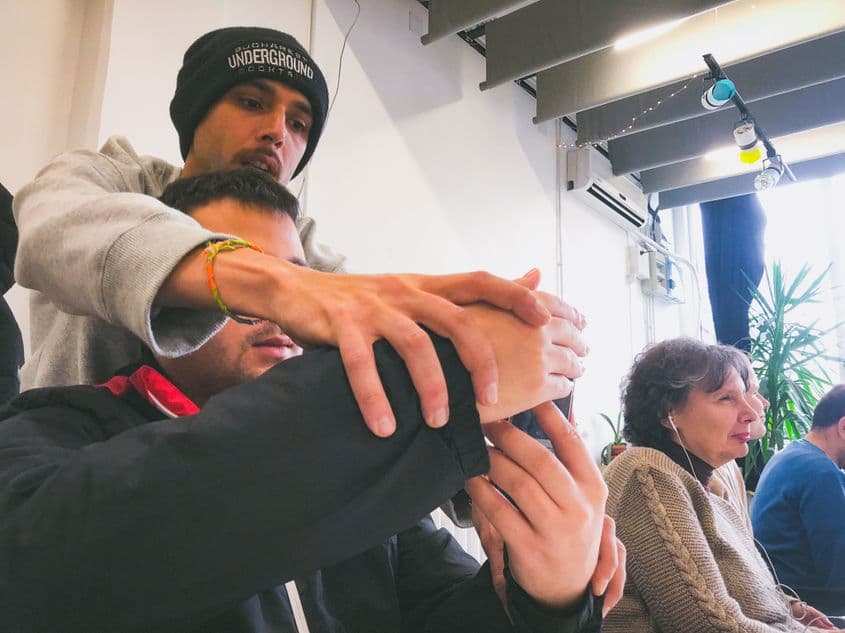 „SeeYou e un mare ajutor pentru nevăzători, pentru că rezolvă problema aproape esențială de a avea pe cineva când trebuie să faci lucruri.” Foto: Andreea Soare