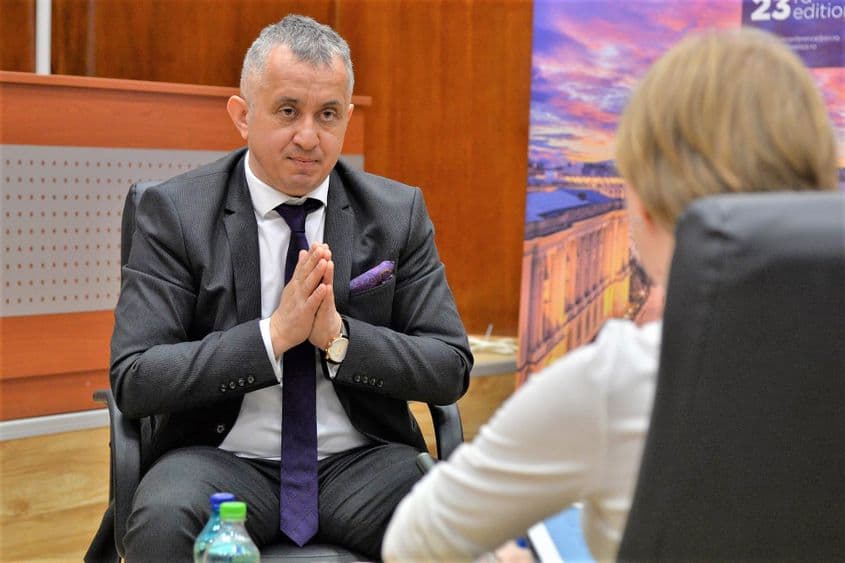 Profesorul Ivan, în dialog cu jurnalista Emilia Şercan.