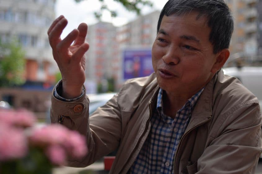 Lu Tran Van s-a născut în Vietnam și toată copilăria i-a fost marcată de război .