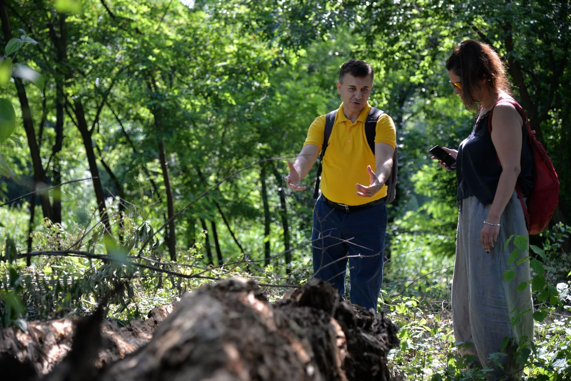 Dan Hulea, director al Societății Ornitologice din România SOR, acordă consultanță științifică pentru reamenajarea Parcul Sticlăriei din Sector 2, București. Foto Lucian Muntean