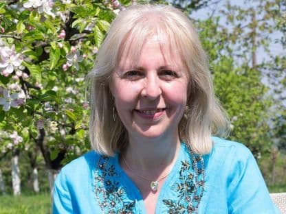 Cine-i formează pe formatori? Ministerul Sănătății lasă pregătirea practicienilor de medicină alternativă pe seama unor medici care practică „regresia în vieți anterioare”