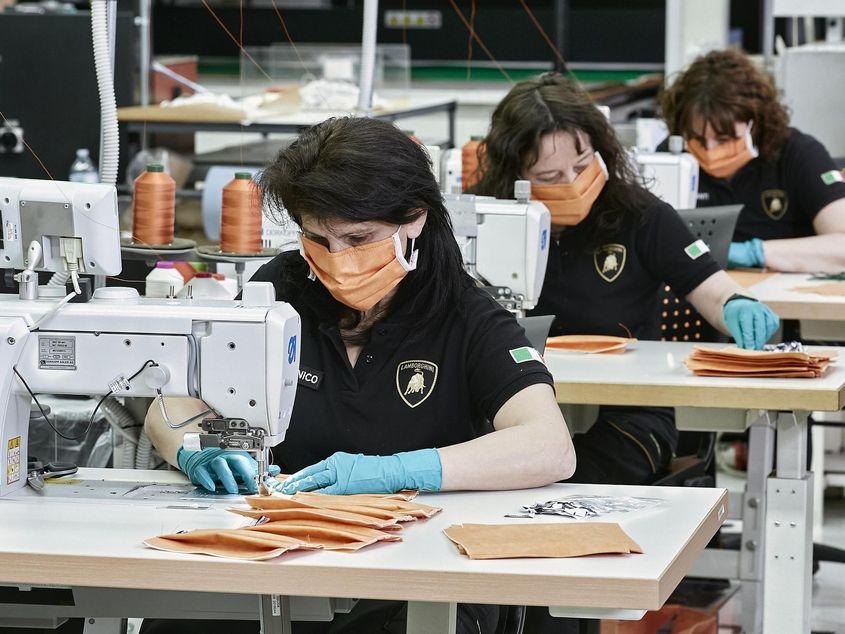 Marii producători auto au capacitatea de a-și transforma rapid liniile de producție pentru necesitățile medicale. Foto: Lamborghini