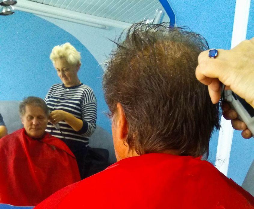 Plecat din Canada, vânturat prin România și Ucraina, Ion Vasilescu ajunge în sfârșit pe mâna unei frizerițe din Republica Moldova.