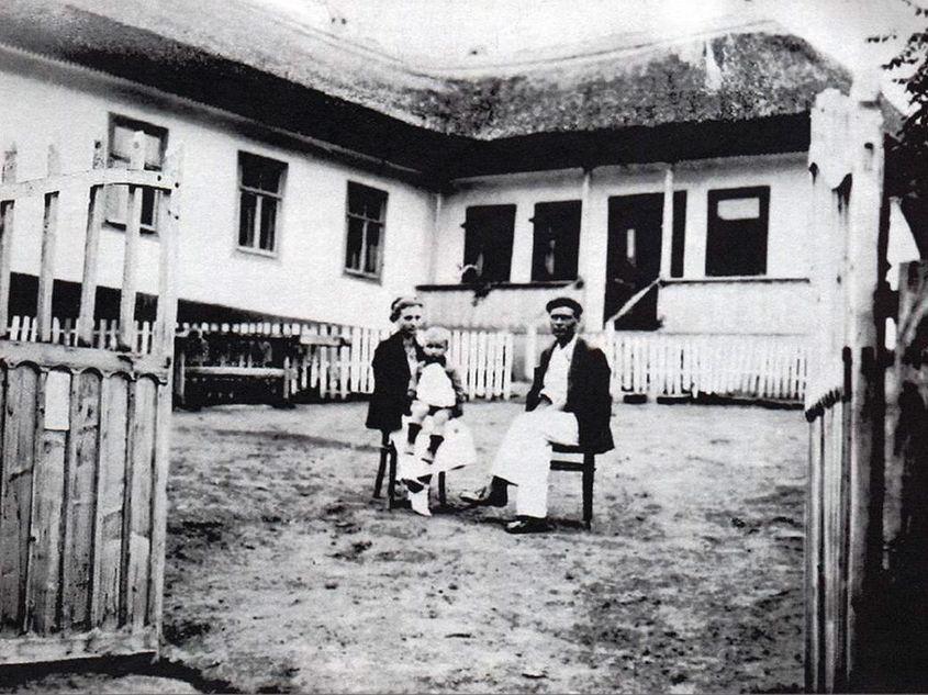 Imagine de pe coperta ediției definitive a cărții „Din Calidor. O copilărie basarabeană”, apărută la editura Ratio et Revelatio în 2015, când Paul Goma a împlinit 80 de ani.