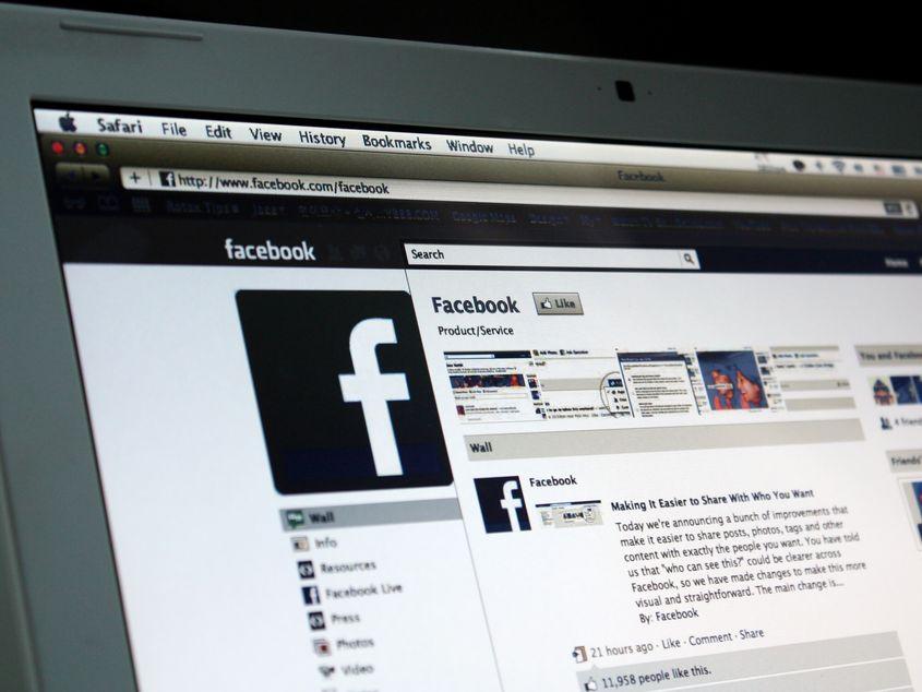Publicitatea politică pe Facebook arată o luptă pentru vizibilitate între PNL și PSD FOTO Sunju1004 /dreamstime.com