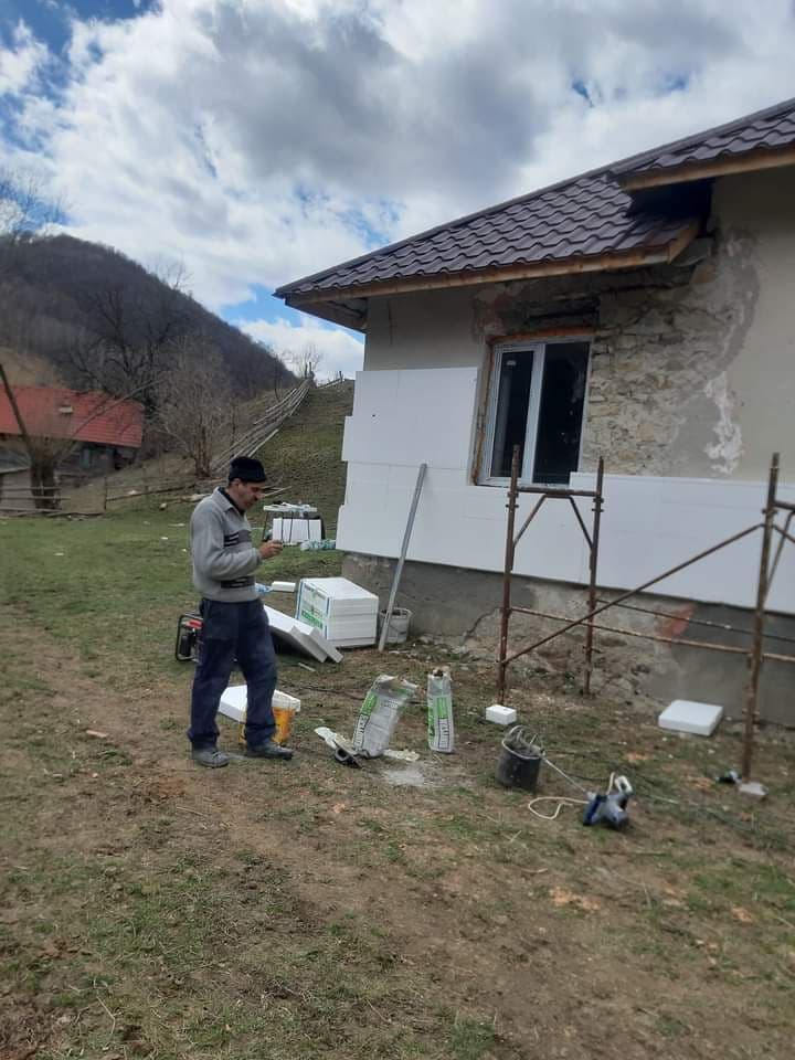 Școala din satul După Deal