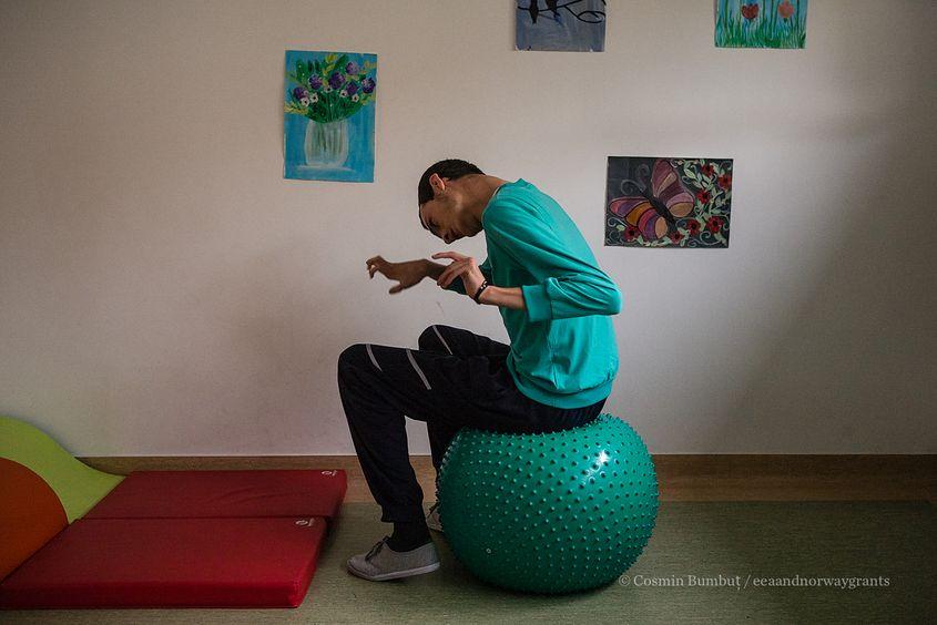 Hori, 16 ani, la terapie comportamentală.