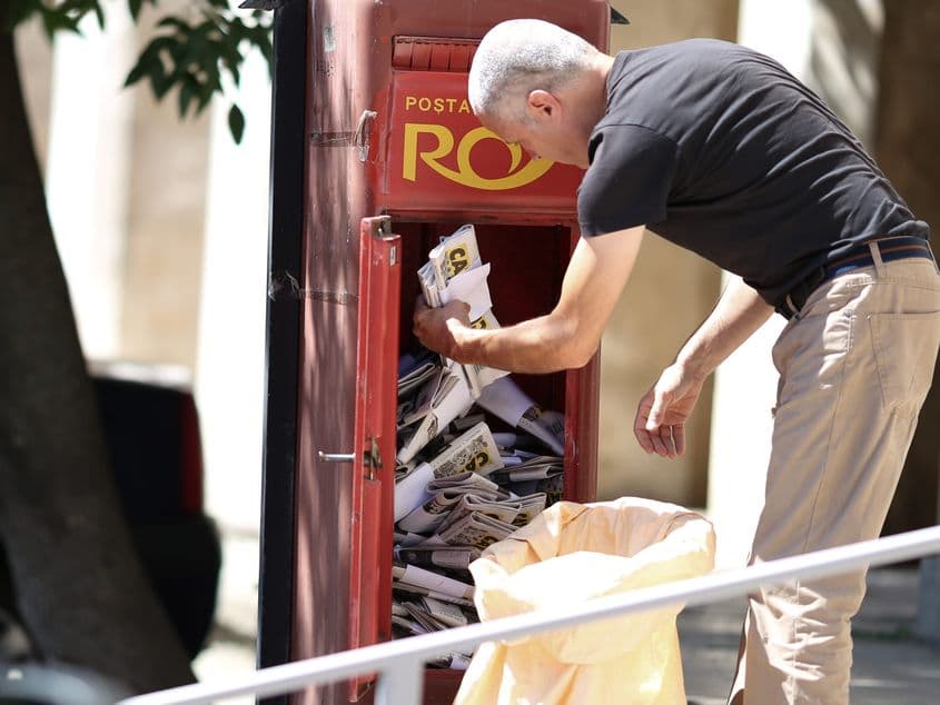 Cutie poștală din fața Prefecturii Municipiului București, 18 august 2020. Inquam Photos / Sabin Cirstoveanu