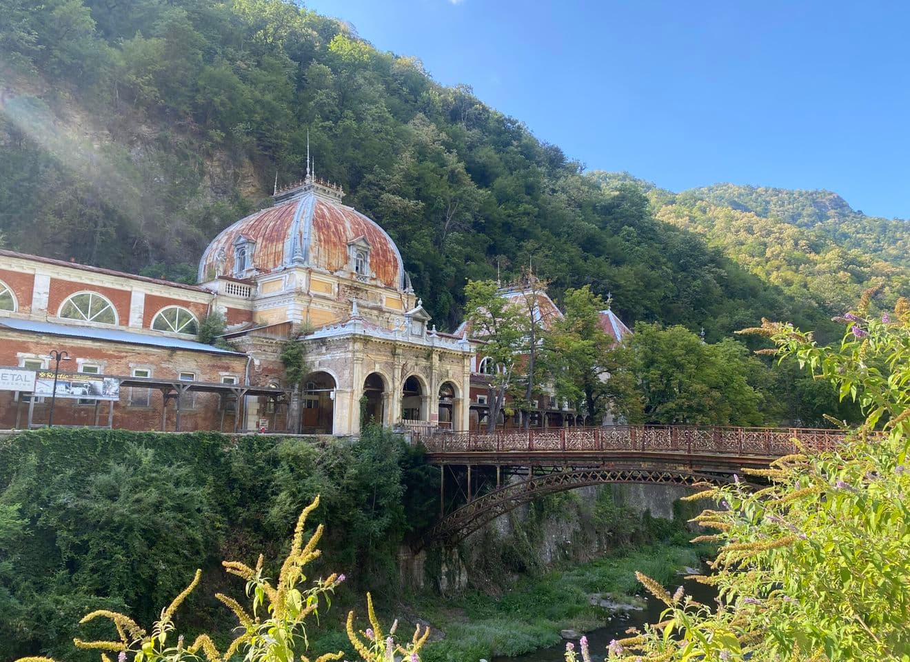 Băile Neptun din Băile Herculane, într-o zi caniculară de august. Foto: Oana Moisil