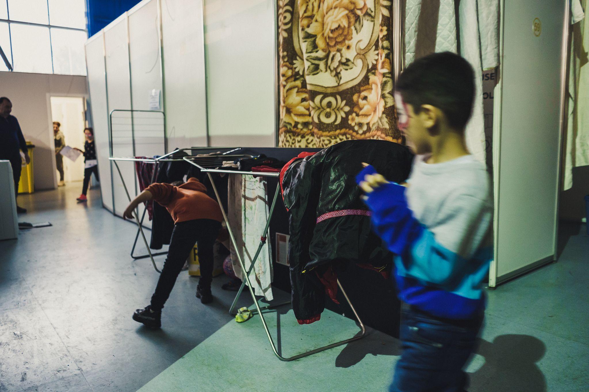 <meta charset="utf-8">Refugiați ucraineni la Moldexpo, Chișinău. Foto: Ioana Epure